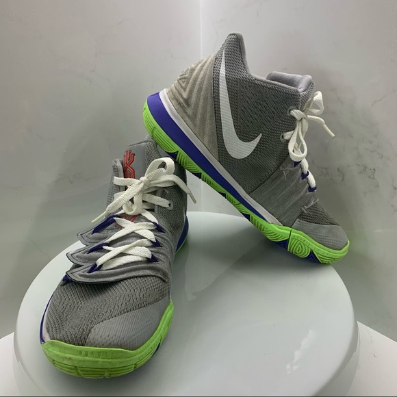 Nike Kyrie 5 Wolf Grey Lime Blast size 3.5 youth - Picture 3 of 13